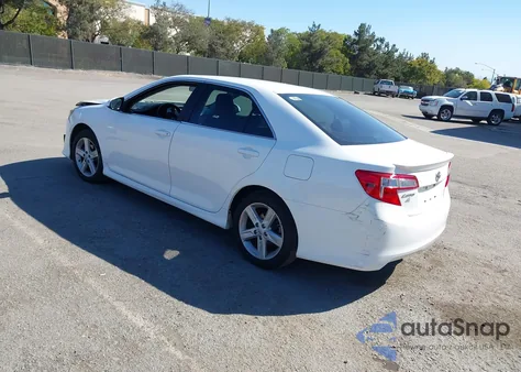2014 Toyota Camry Se z USA, uszkodzony, nr VIN 4T1BF1FK2EU402927